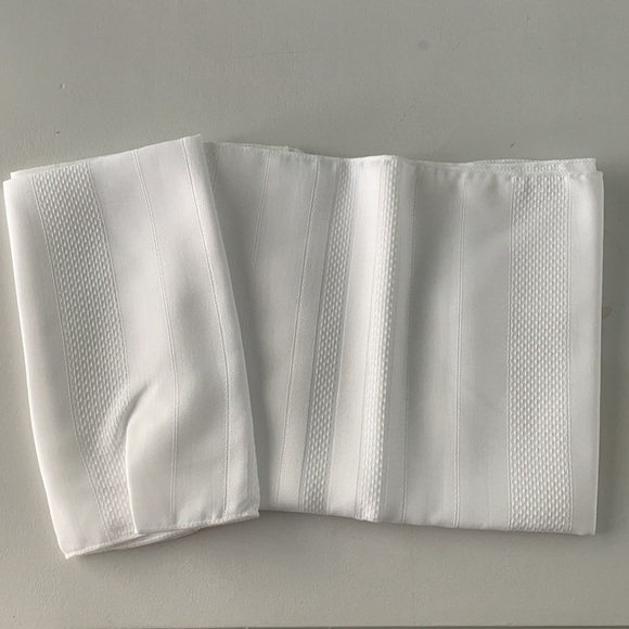 Four White Napkins Deluxe -Holiday Inspiration - Picture 3 of 4